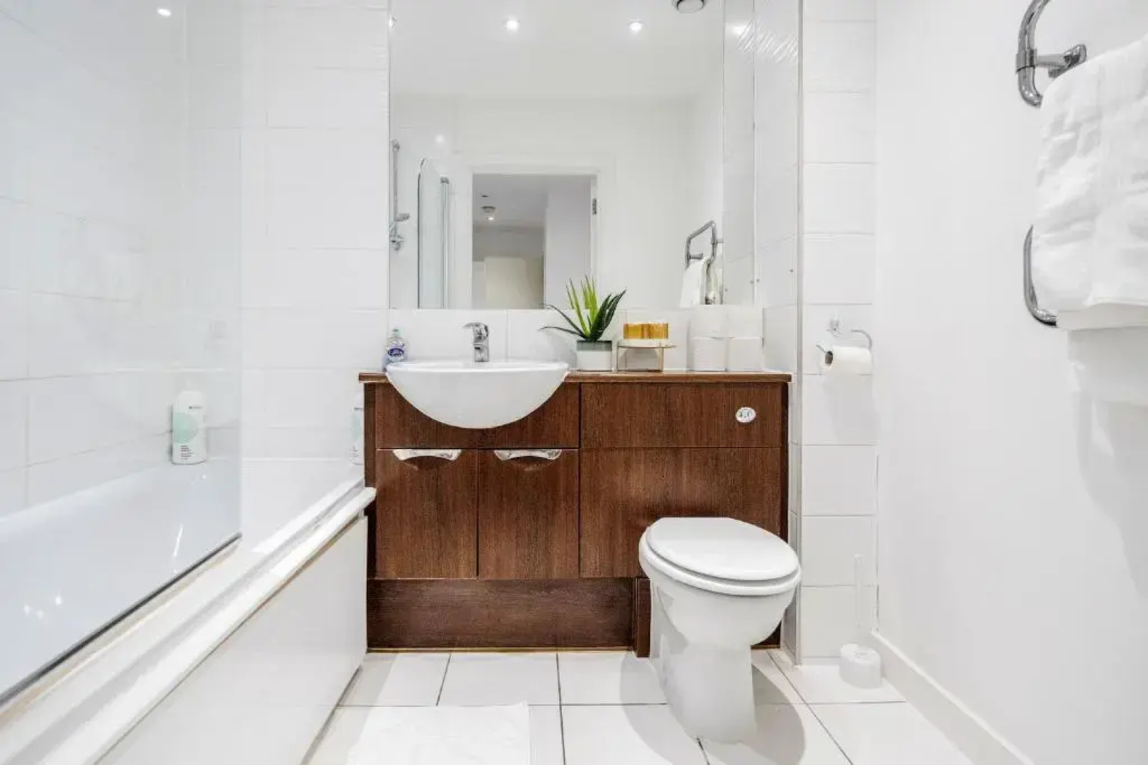 2-bed Apartment Near Basildon Train Station