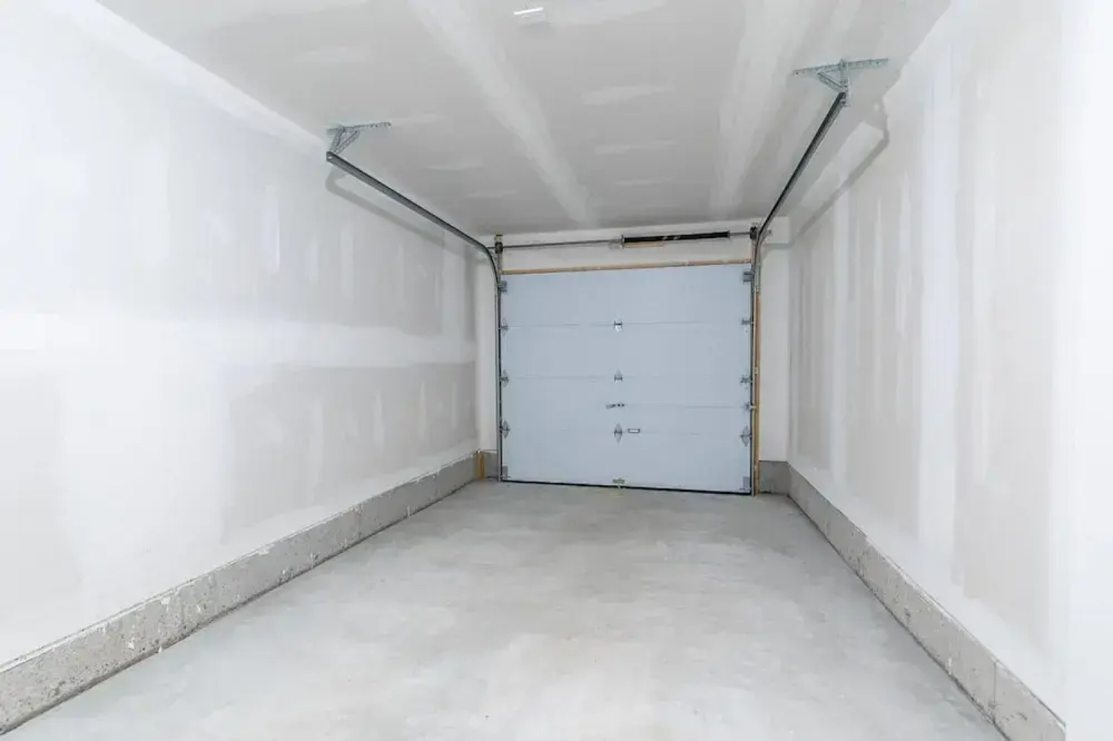 4BR 3BA Townhouse on Lake Ontario Free Parking Gym