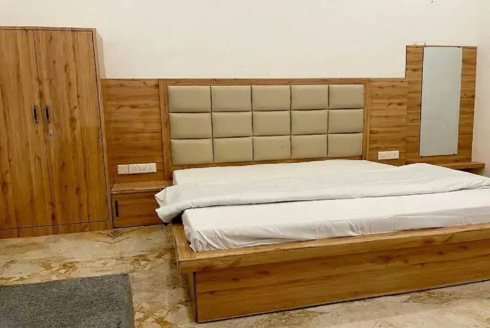 OYO 82406 Baikunth Radhika Farm