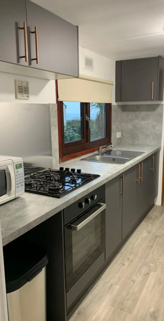 Lodge Cabin with Fabulous Views - Farm Holiday