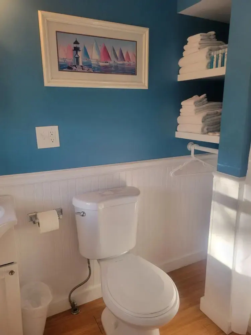 2 River Road Inn and Cottages