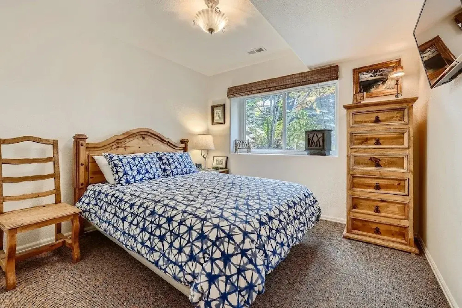 2 Bedroom PLATINUM Vacation Paradise! Hot Tub,Kick back in Style! 2 Home by RedAwning