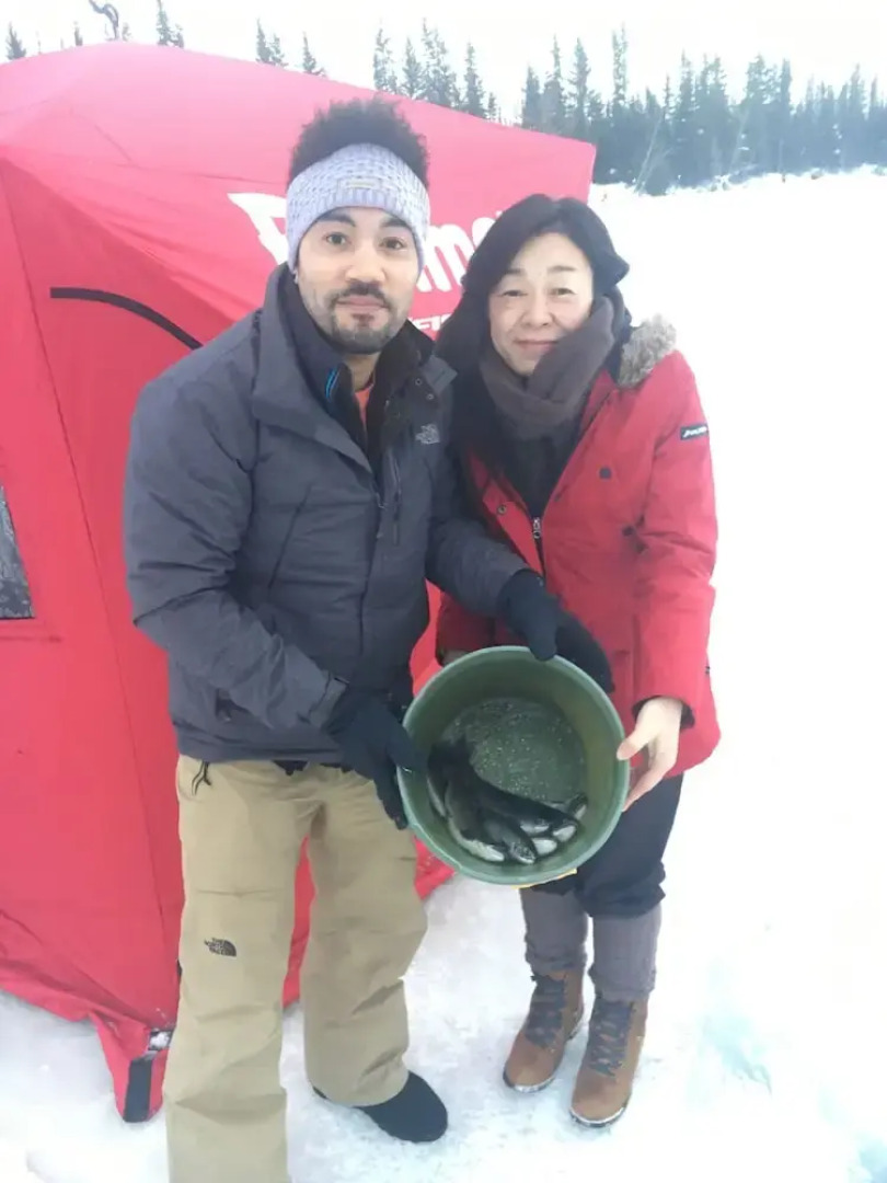 Alaska log cabins on the pond B & B