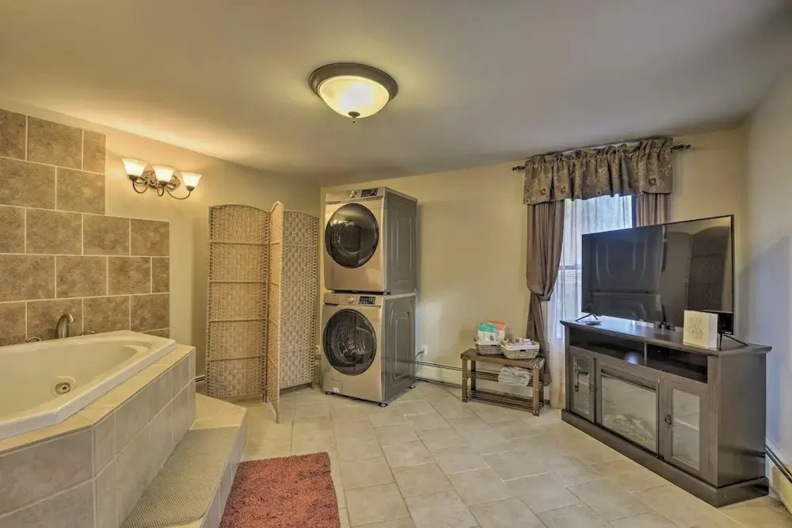 Spacious Home by Finger Lakes & Watkins Glen!