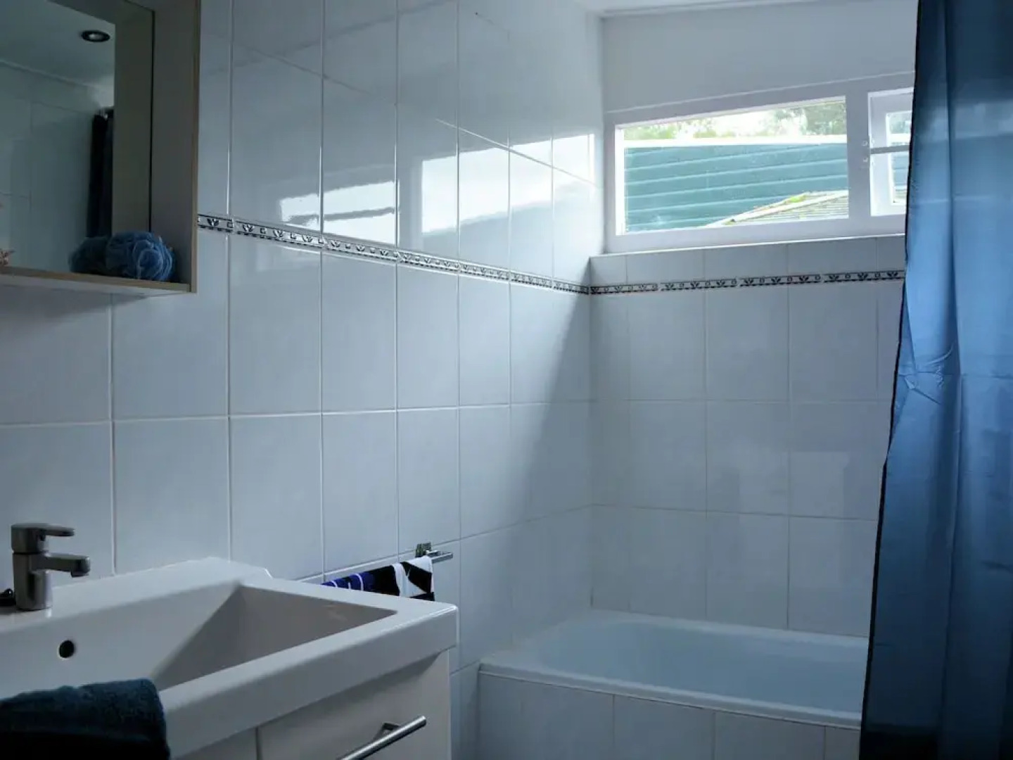 Simple and Laid-back Bungalow on the Edge of Cozy and Child-friendly Park