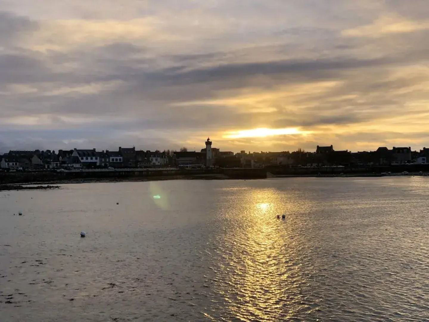 Studio in Plouguerneau, With Wonderful sea View, Enclosed Garden and Wifi