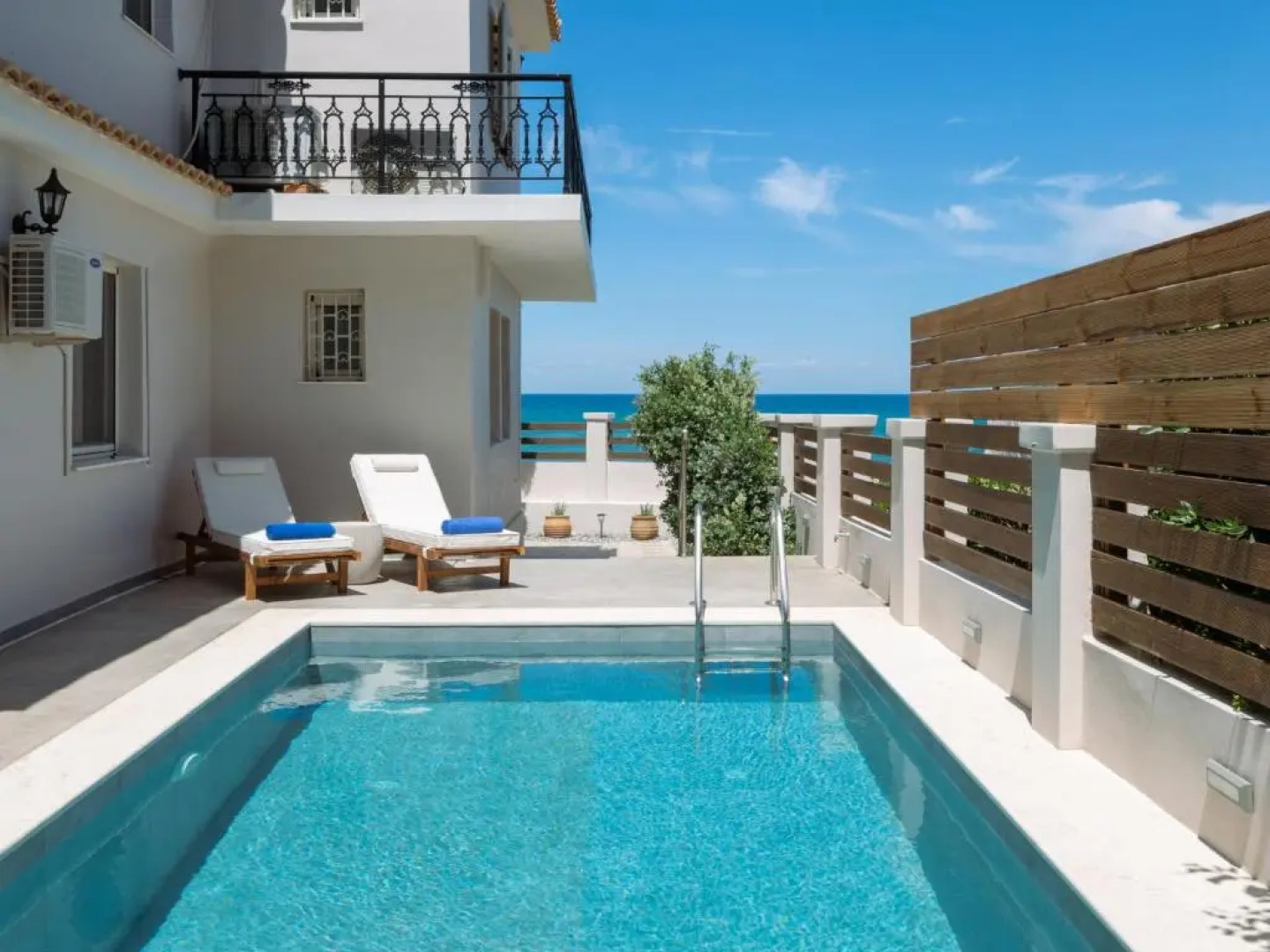 Villa Elizabeth - Seafront Modern Villa - Villa Elizabeth - Seafront Classic Villa