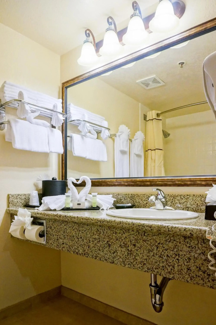 Castle Inn and Suites