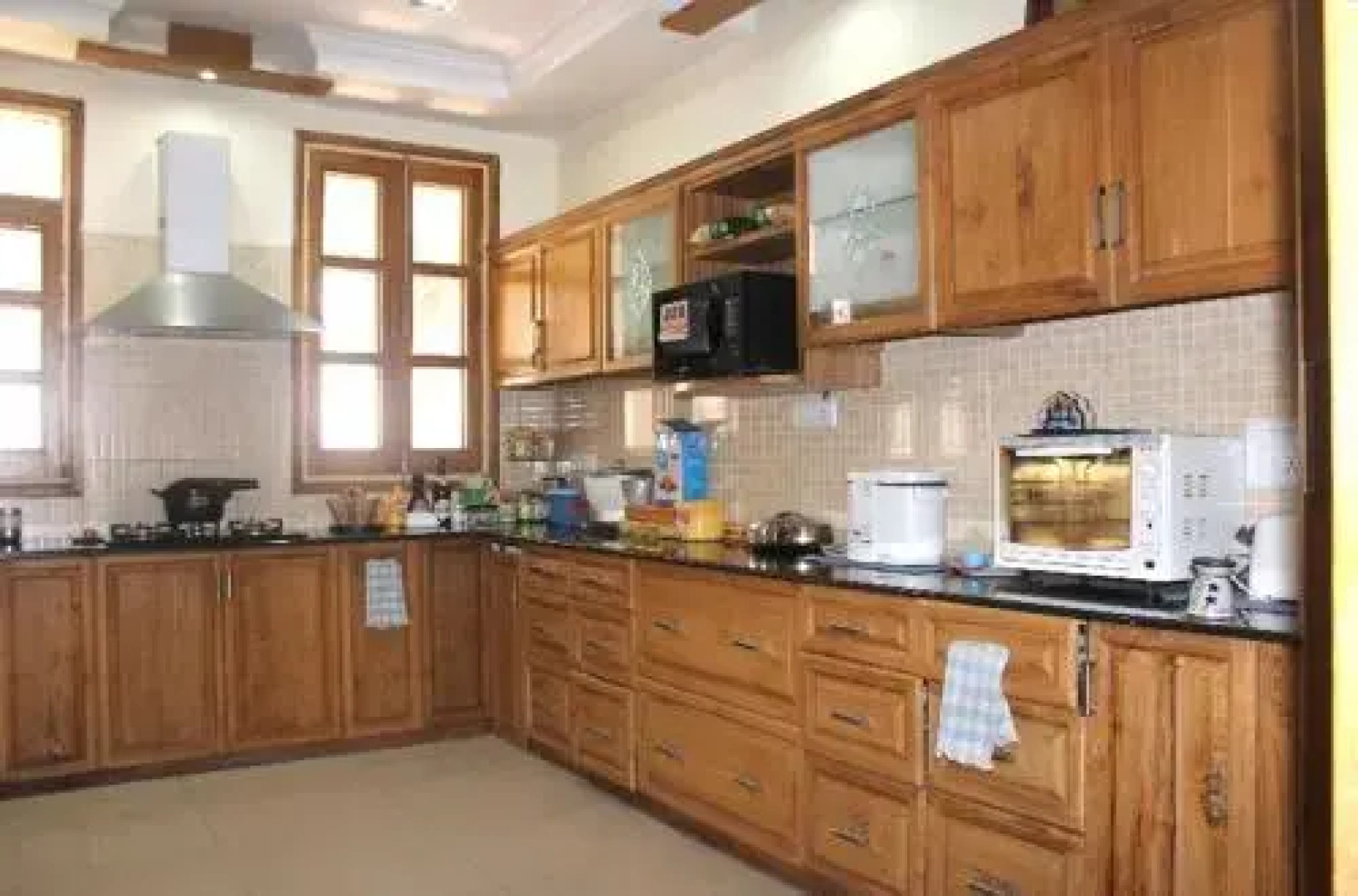 Valley facing chalet, 4 hrs from Delhi