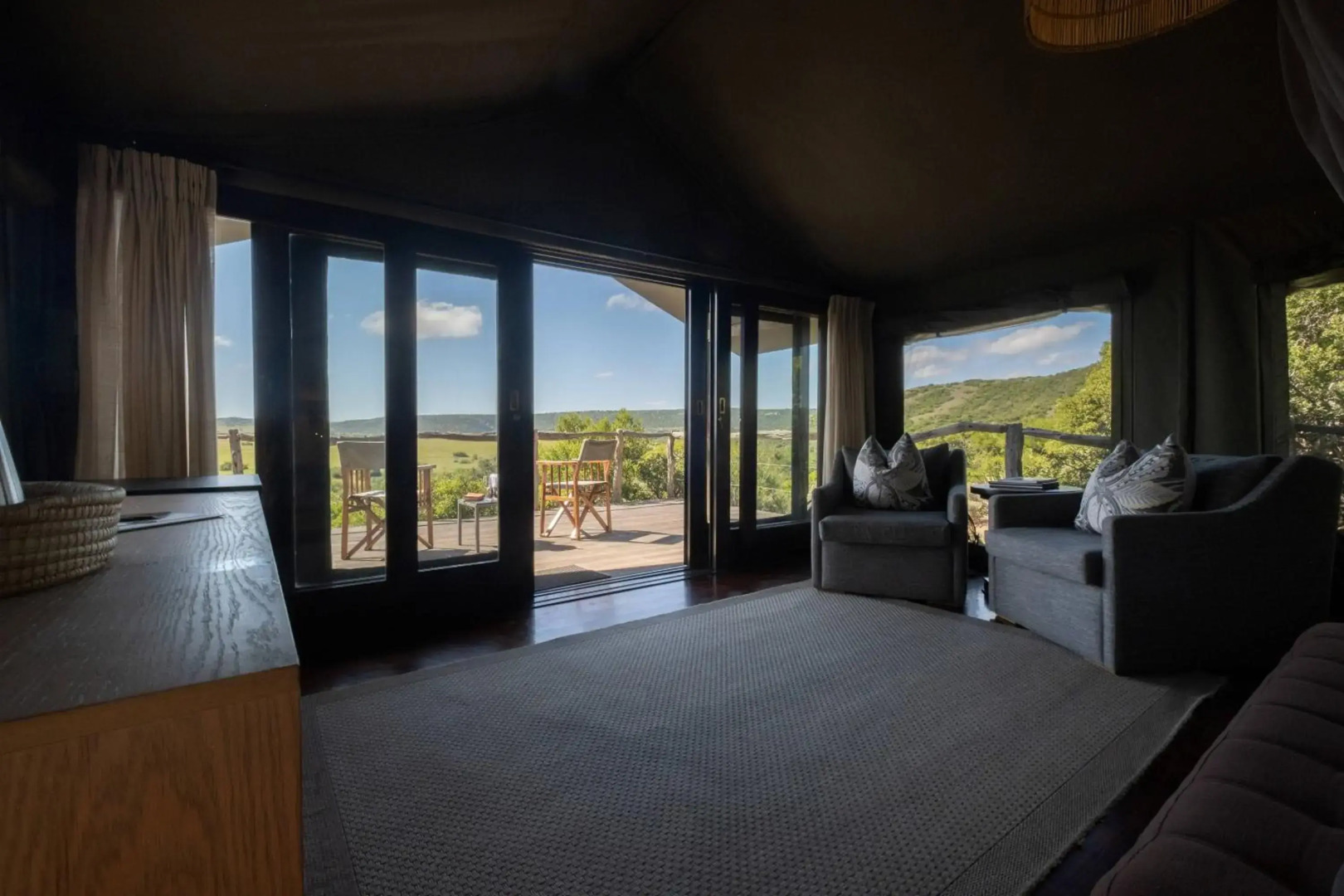 HillsNek Safari Camp - Amakhala Game Reserve