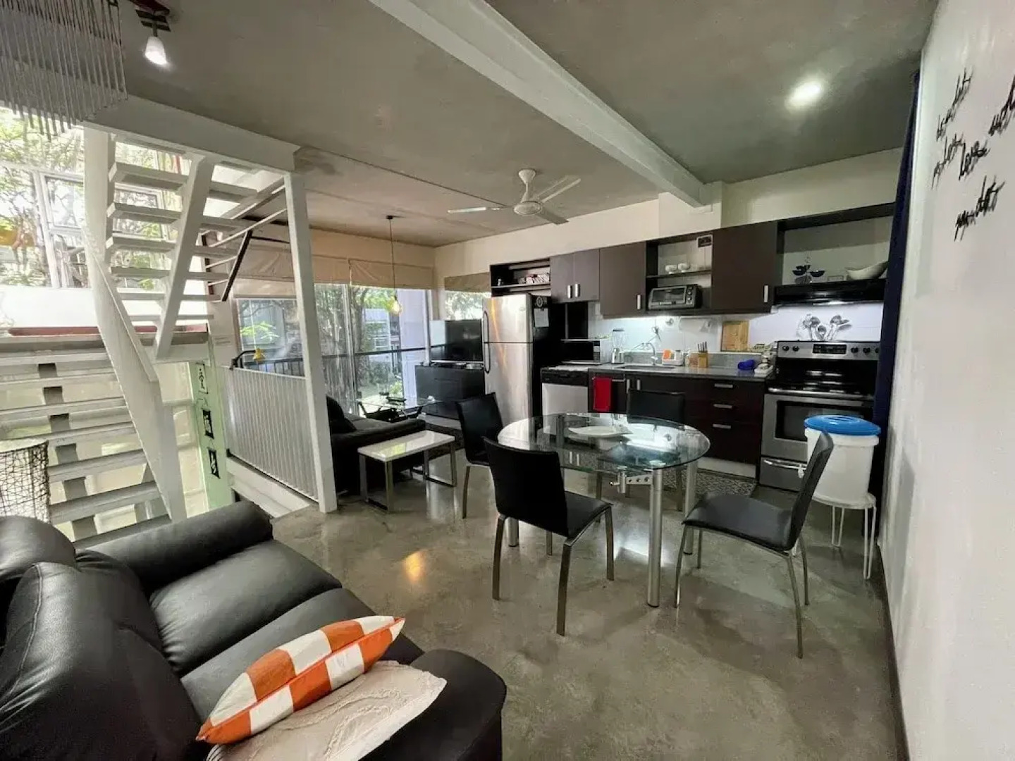 Beautiful Spacious Loft 2 Bedrooms 2 Full Baths 2 car Garage in Downtown