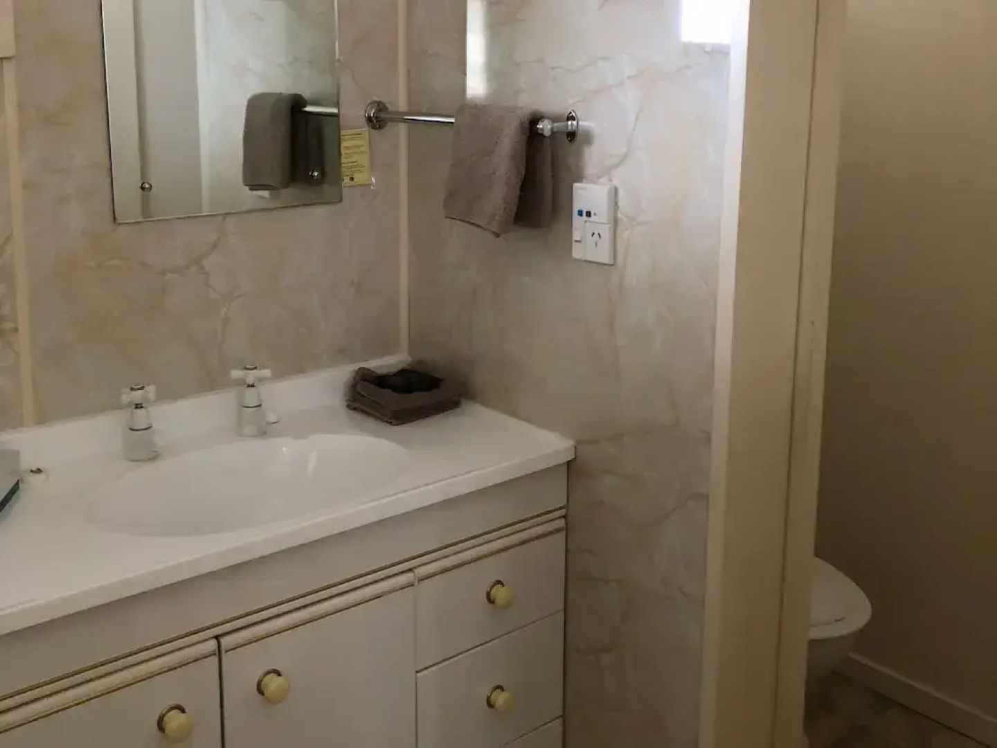 Alexandra Garden Court Motel