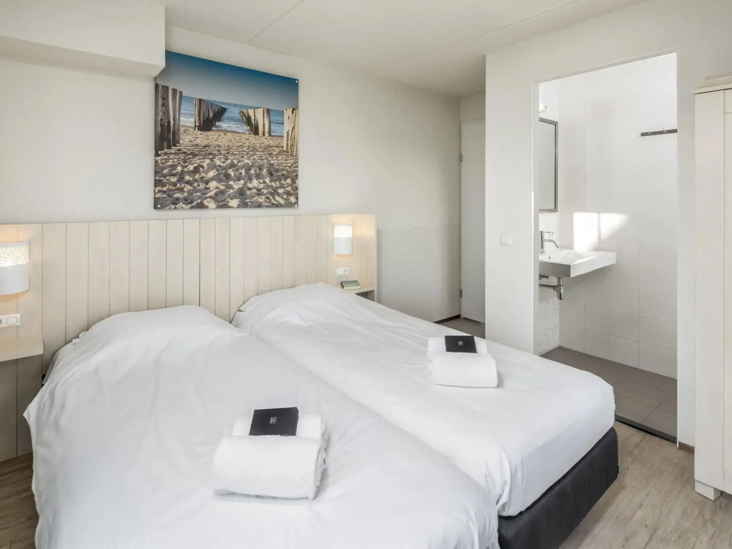 Restyled villa with sauna and rowing boat, in a holiday park, 400 m from the sea