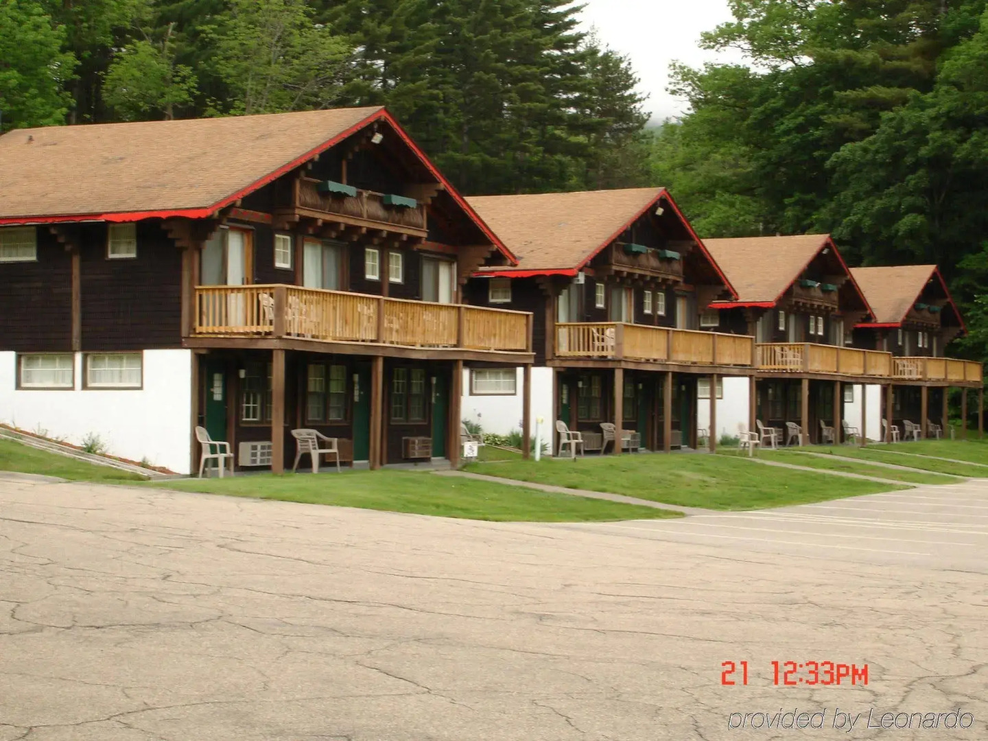 Swiss Chalets Village Inn