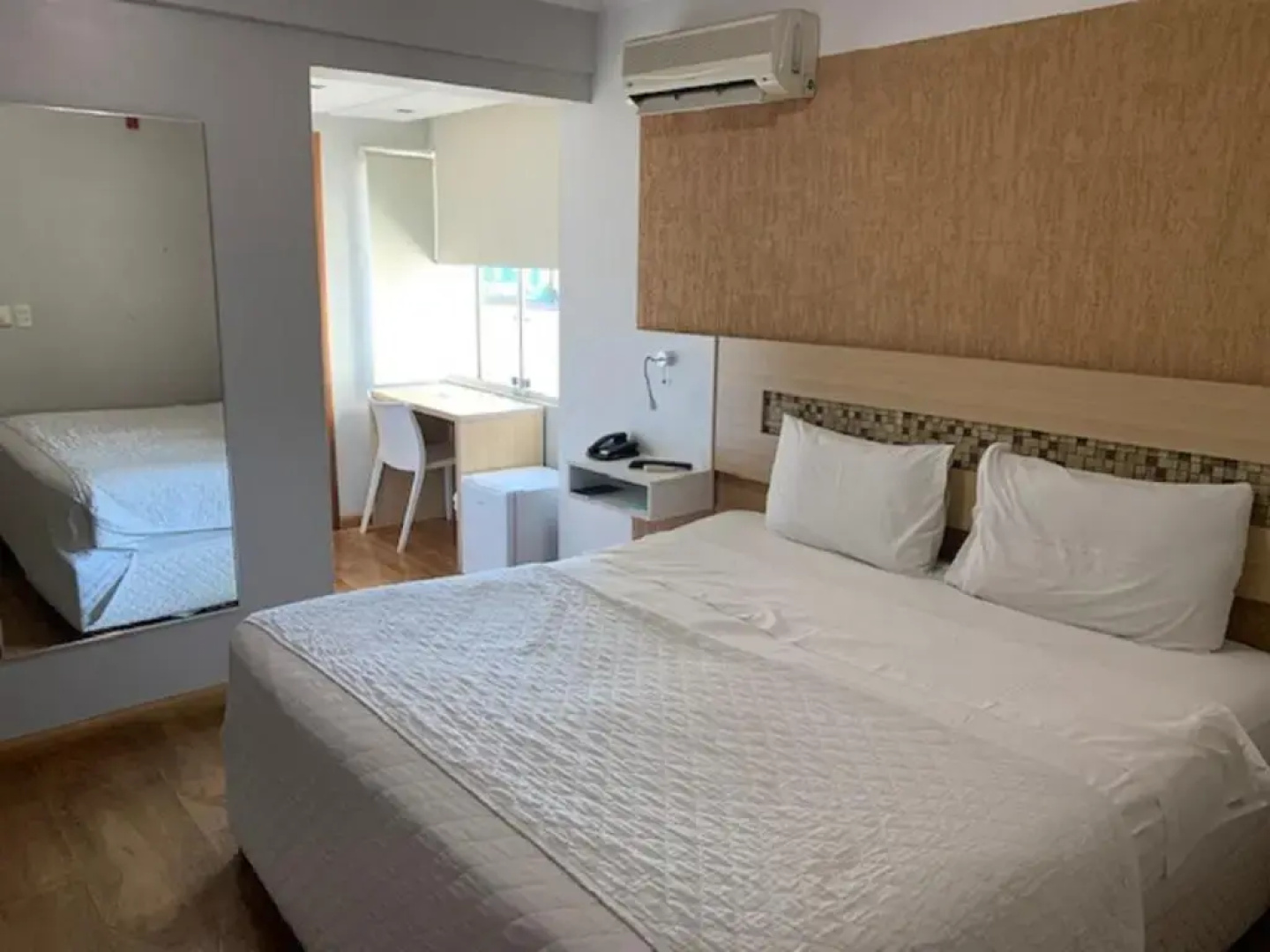 Emirates Hotel & Suítes