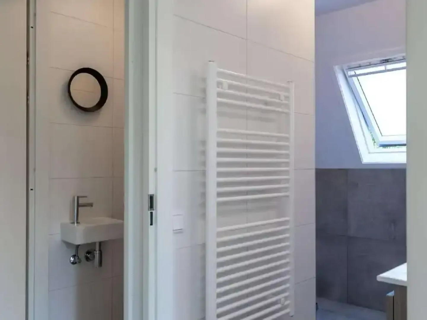 Carefully Furnished House with Bath near Mookerplas