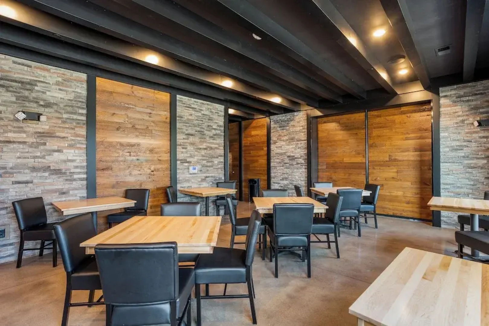 Cobblestone Hotel & Suites - Waukesha