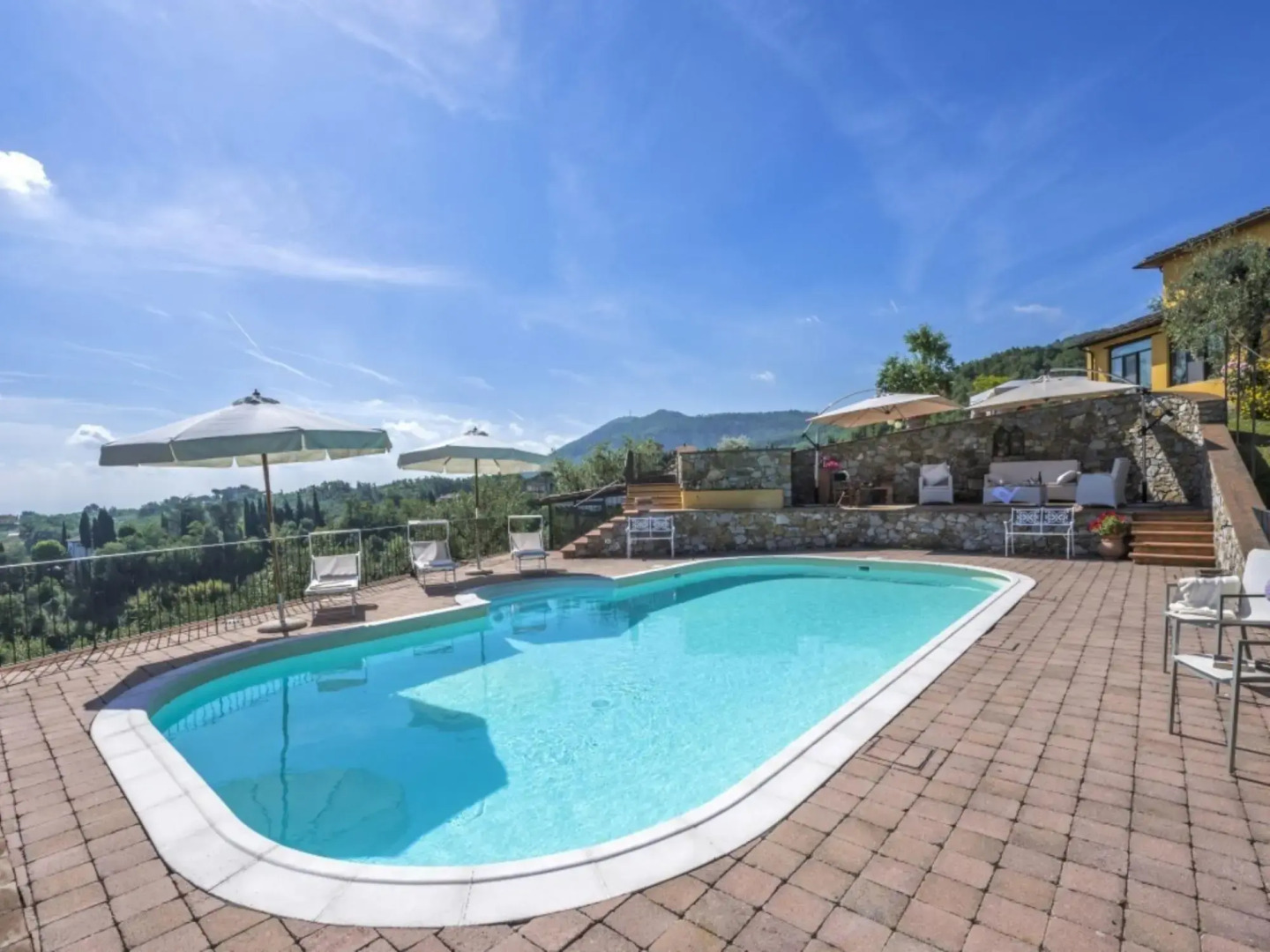 Magnificent Villa in the Countryside Near Pistoia Pool Airco Bbq-villa Lucente