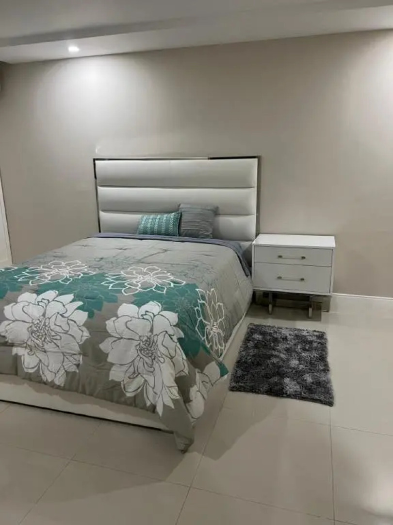 Large Luxurious Beach Front 1 Bedroom at Bayfront Villa