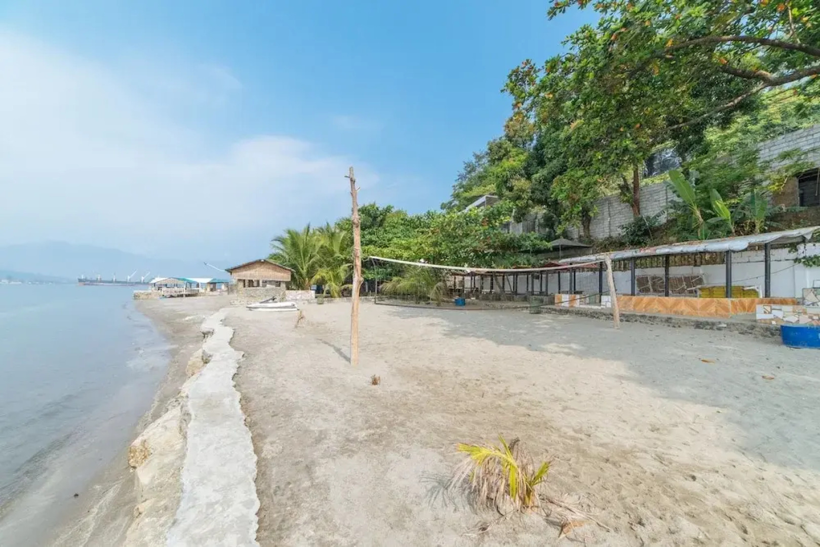 RedDoorz Plus @ Subic 2n2 Beach Resort Zambales