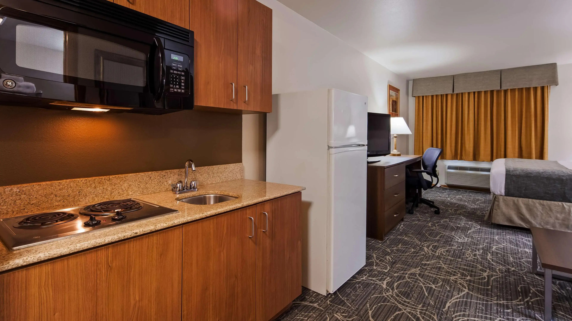 Best Western West Towne Suites