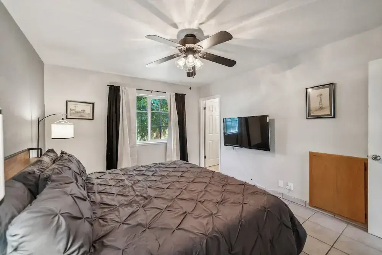 Lakeside Retreat With Private Boat Ramp 3 Bedroom Home by RedAwning