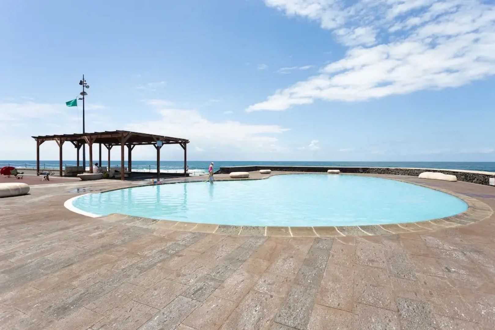 Frontline Bajamar with pool & gym