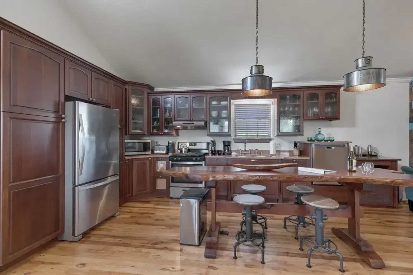 Gorgeous Home W/hot Tub&grill