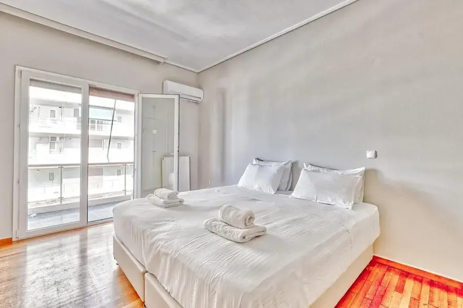 Spacious 3 bedroom apartment in Alimos