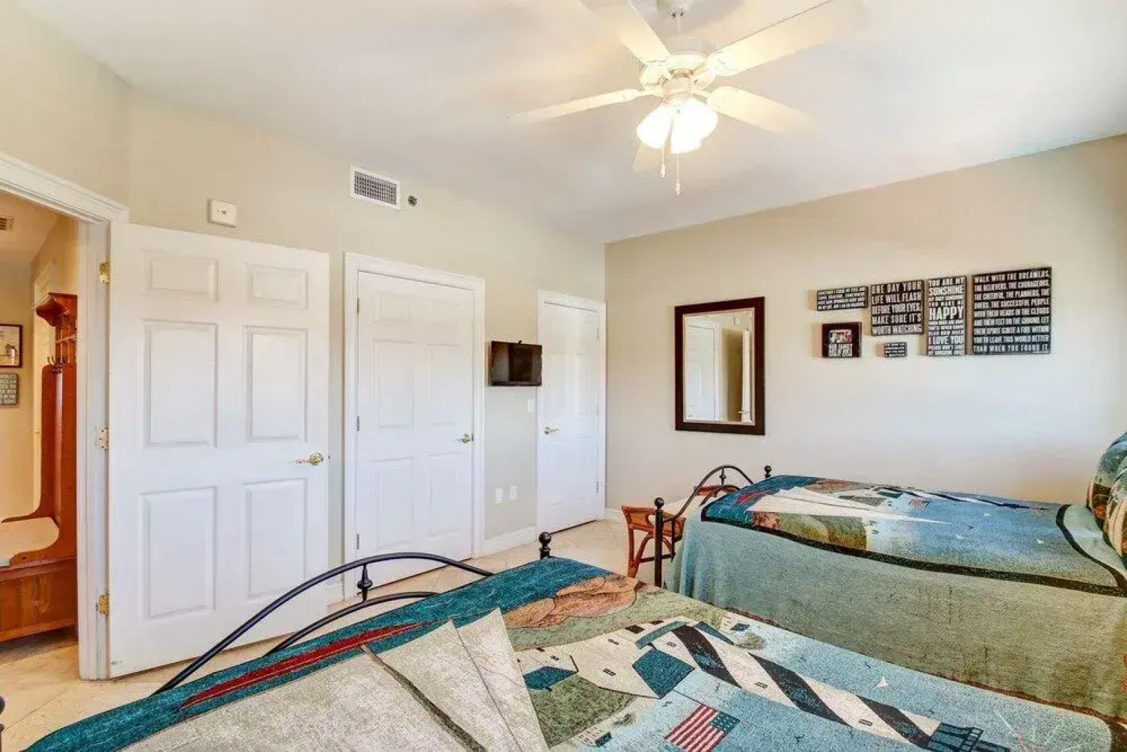 Deluxe Condo at the heart of Main Beach by RedAwning