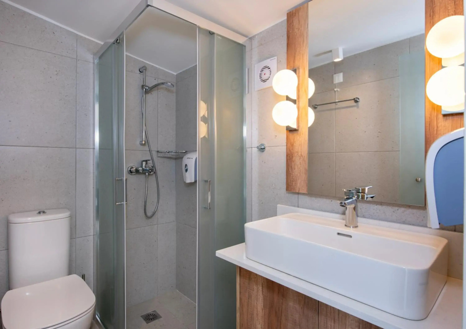 Kiani Beach Resort Family