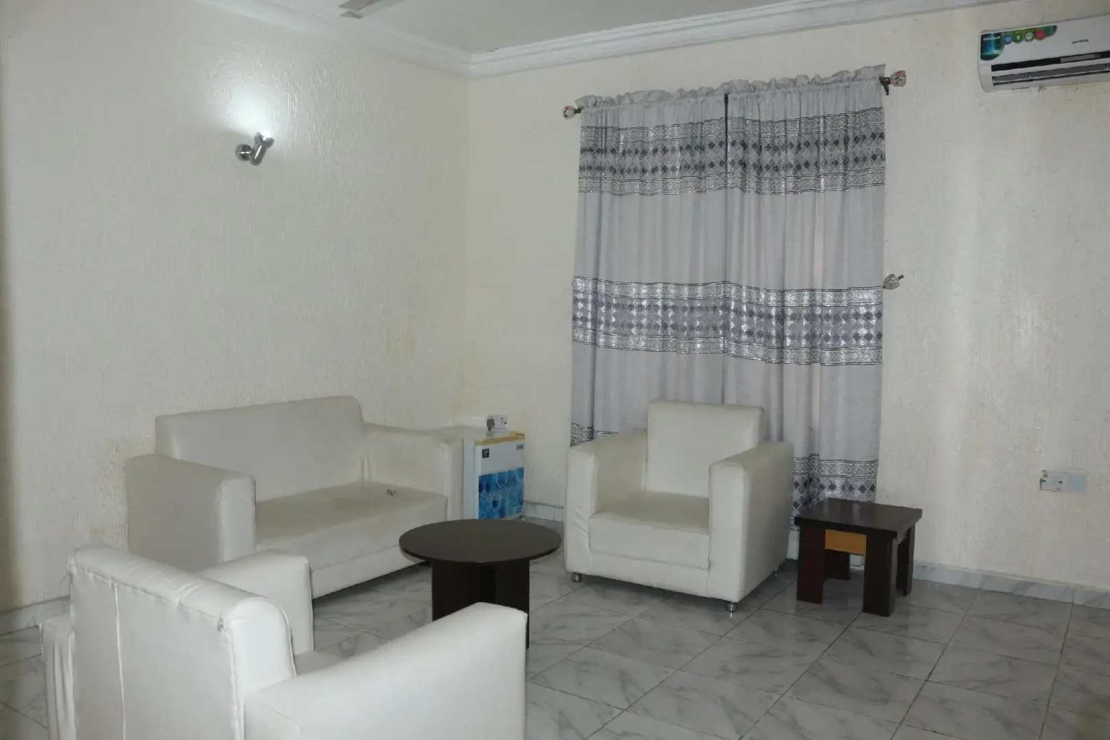 Grand Decent Hotel and Suites