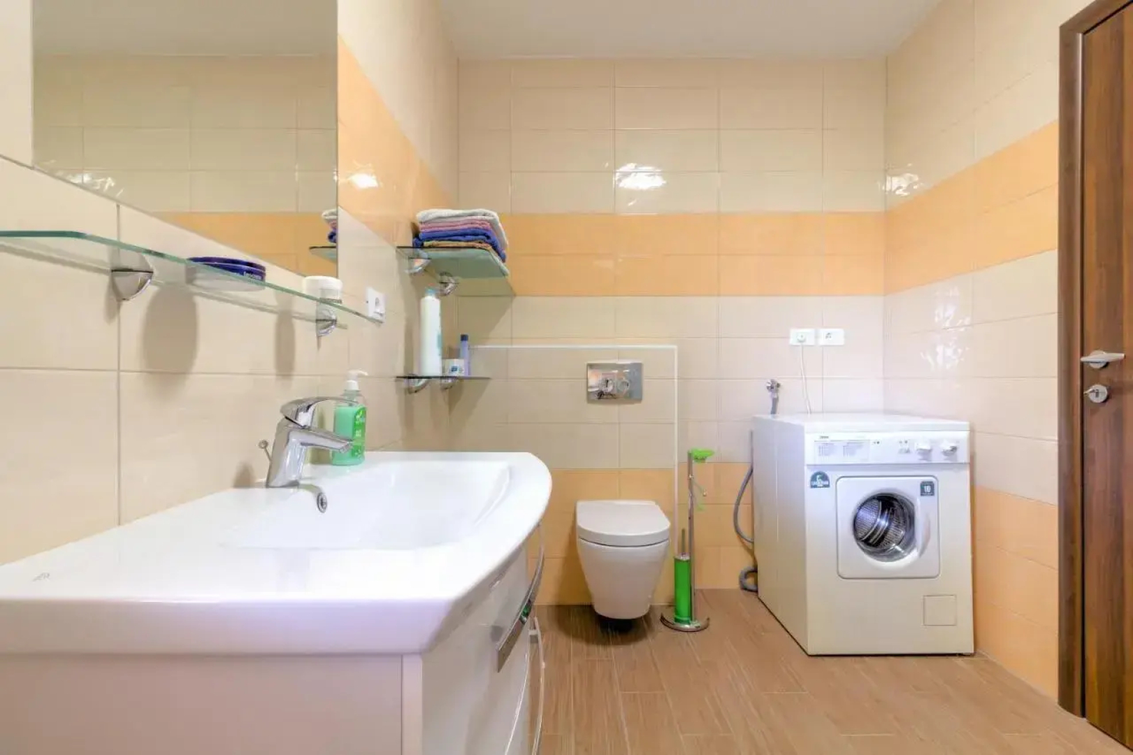 Apartment Delton