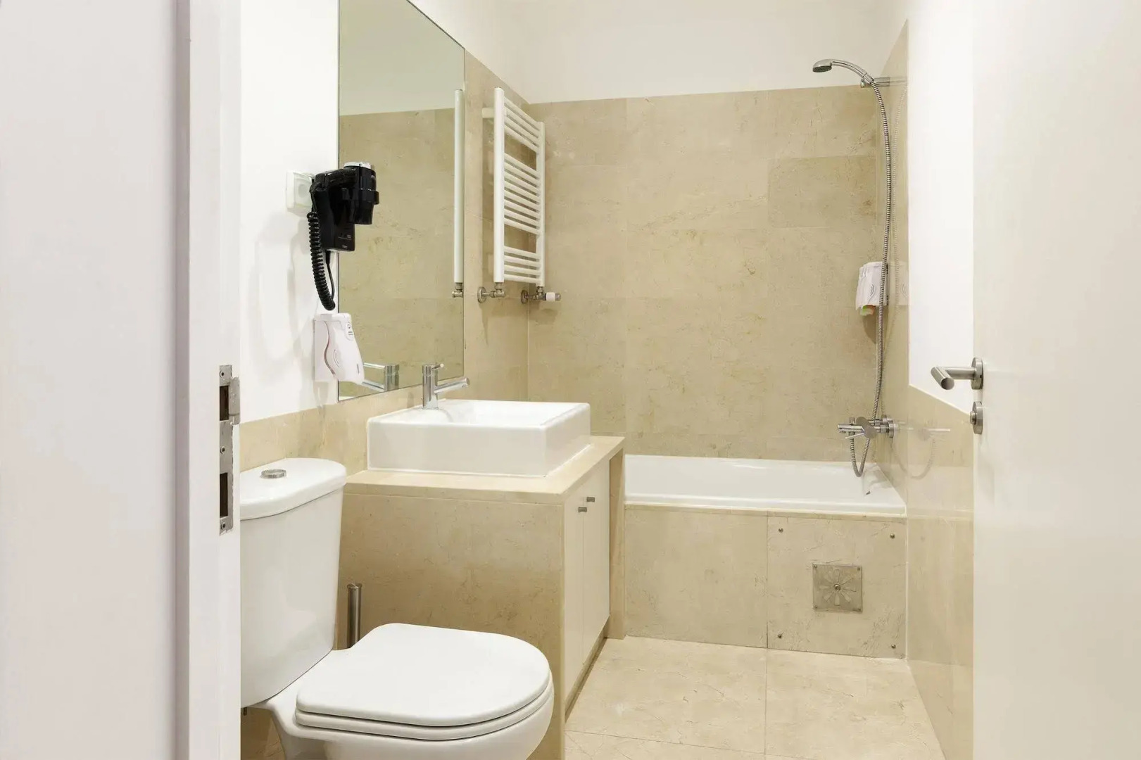 Hello Lisbon Bairro Alto Apartments