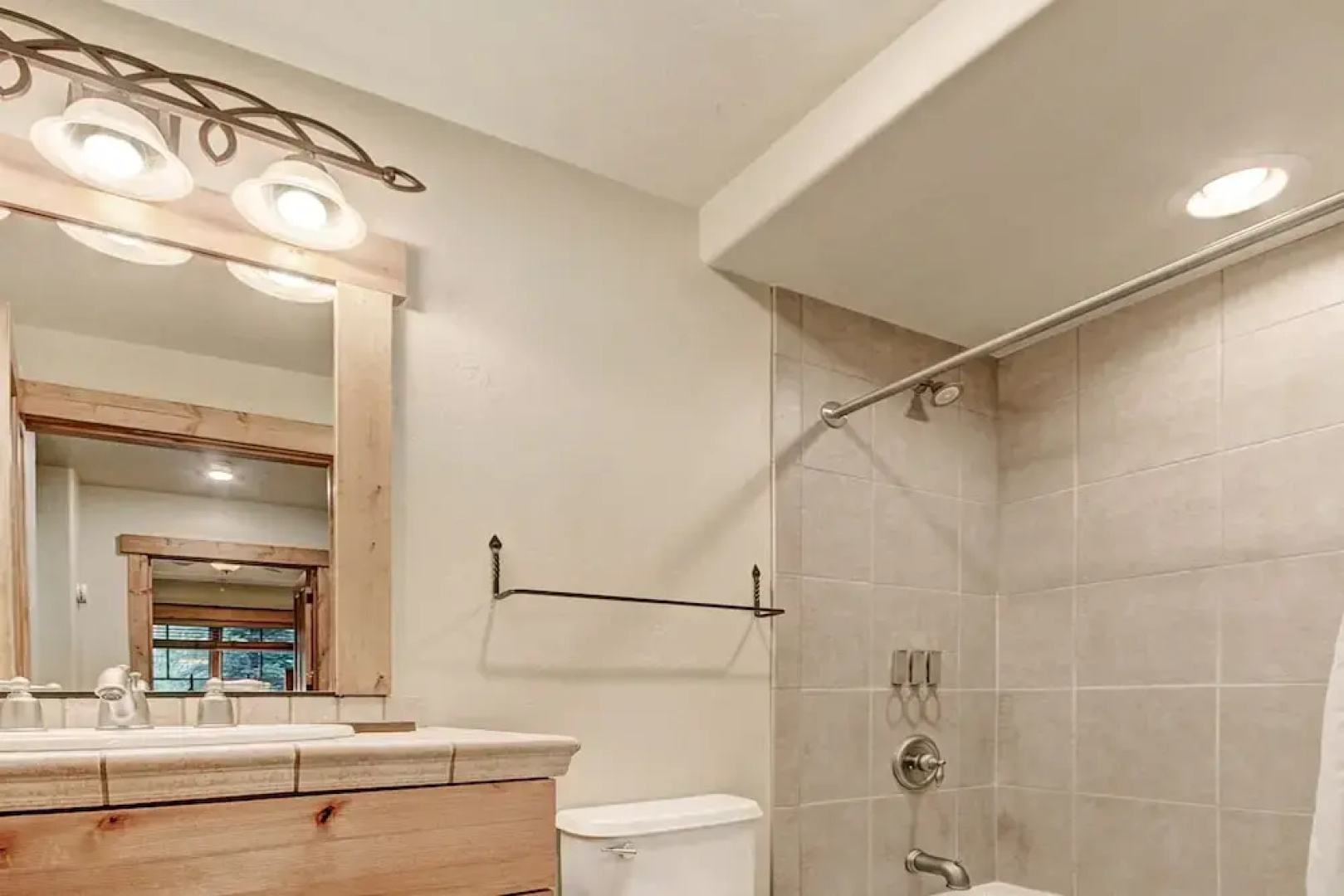 Rocky Mountain Luxury - Large Ski-in Winter Townhome 6ppl 2 Bedroom Townhouse by RedAwning
