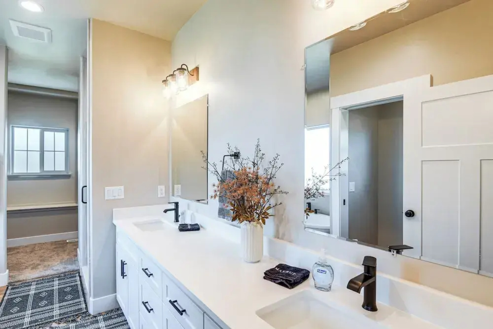 1 Mi to Pools: Chic Lava Hot Springs Home