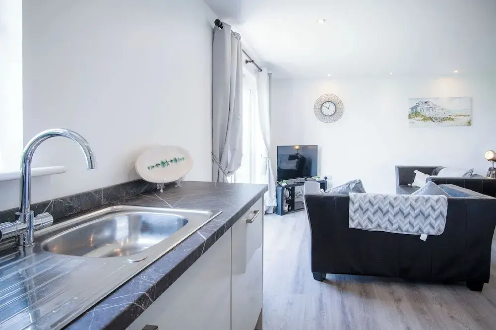 Beach View - 2 Bed Apartment - Llanelli