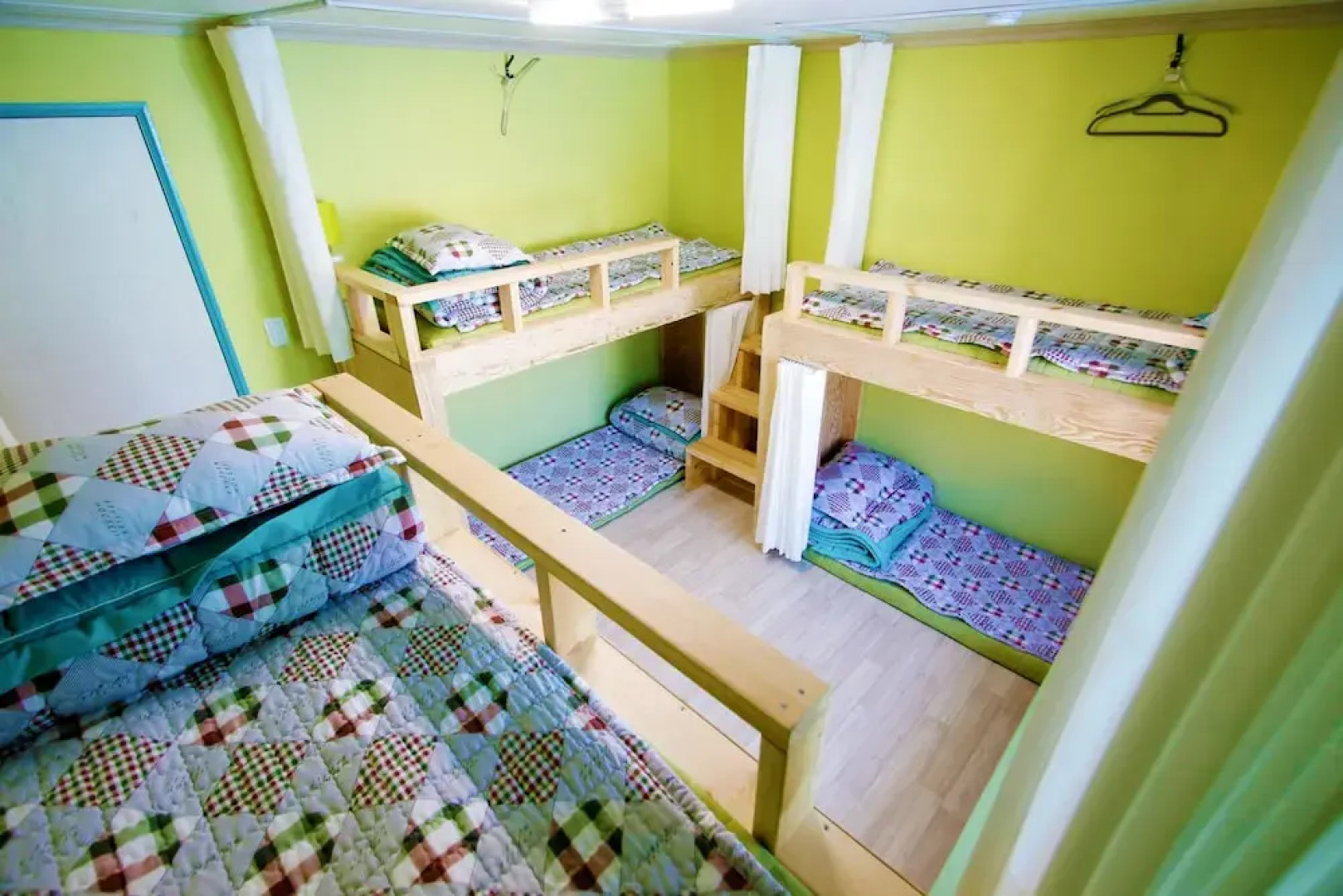 Across the Street Guesthouse - Hostel