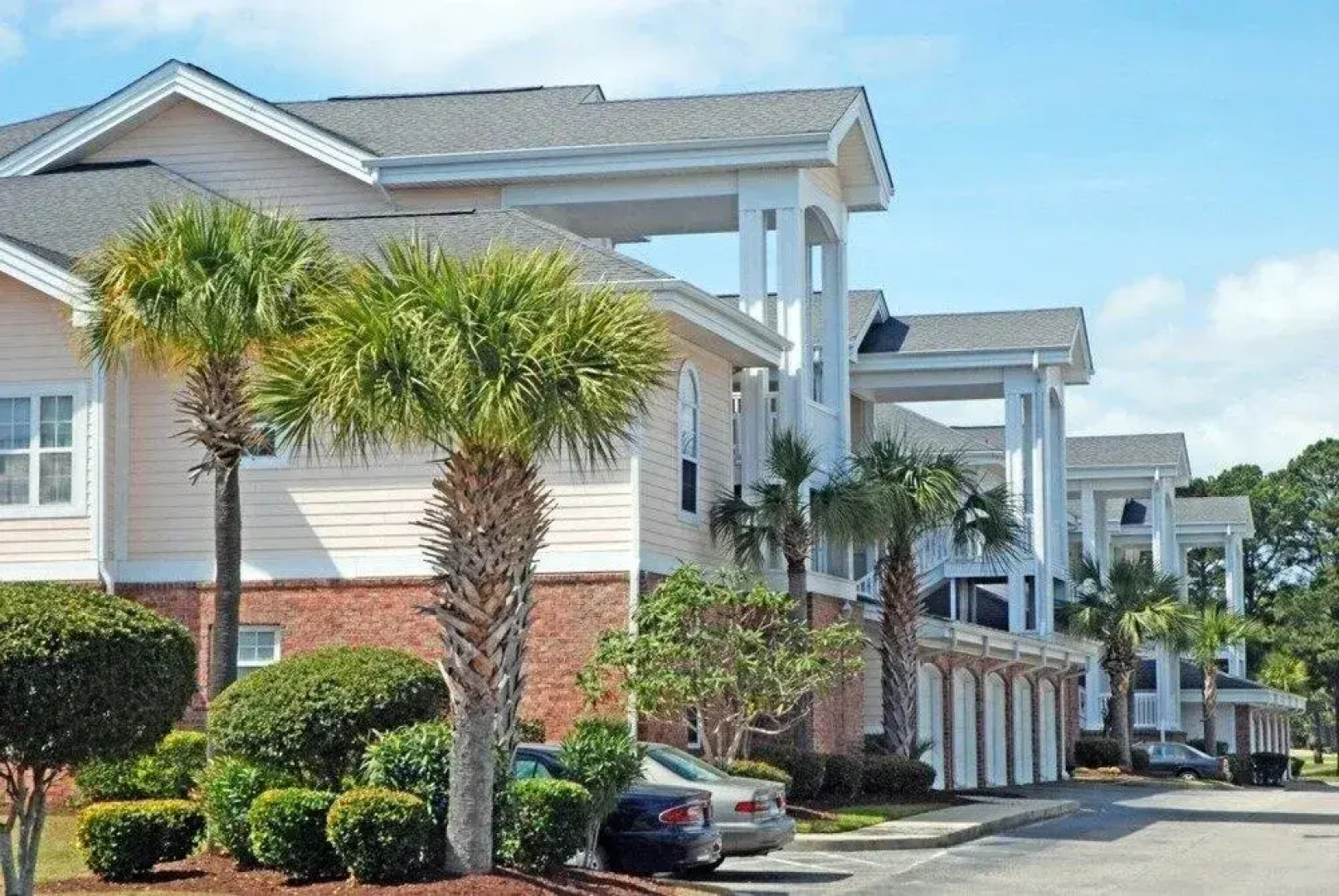 Magnolia Pointe 101 4811 3 Br condo by RedAwning