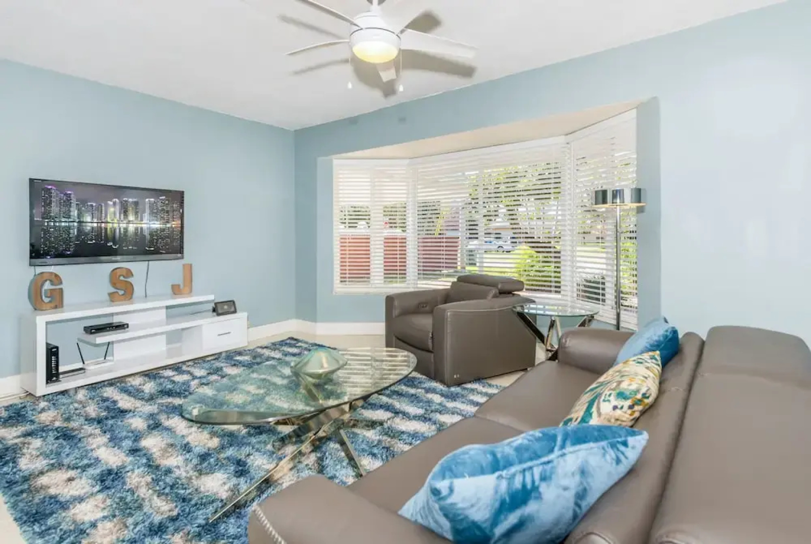 3658 NW 18th Ave Home 2 Bedrooms 2 Bathrooms Home