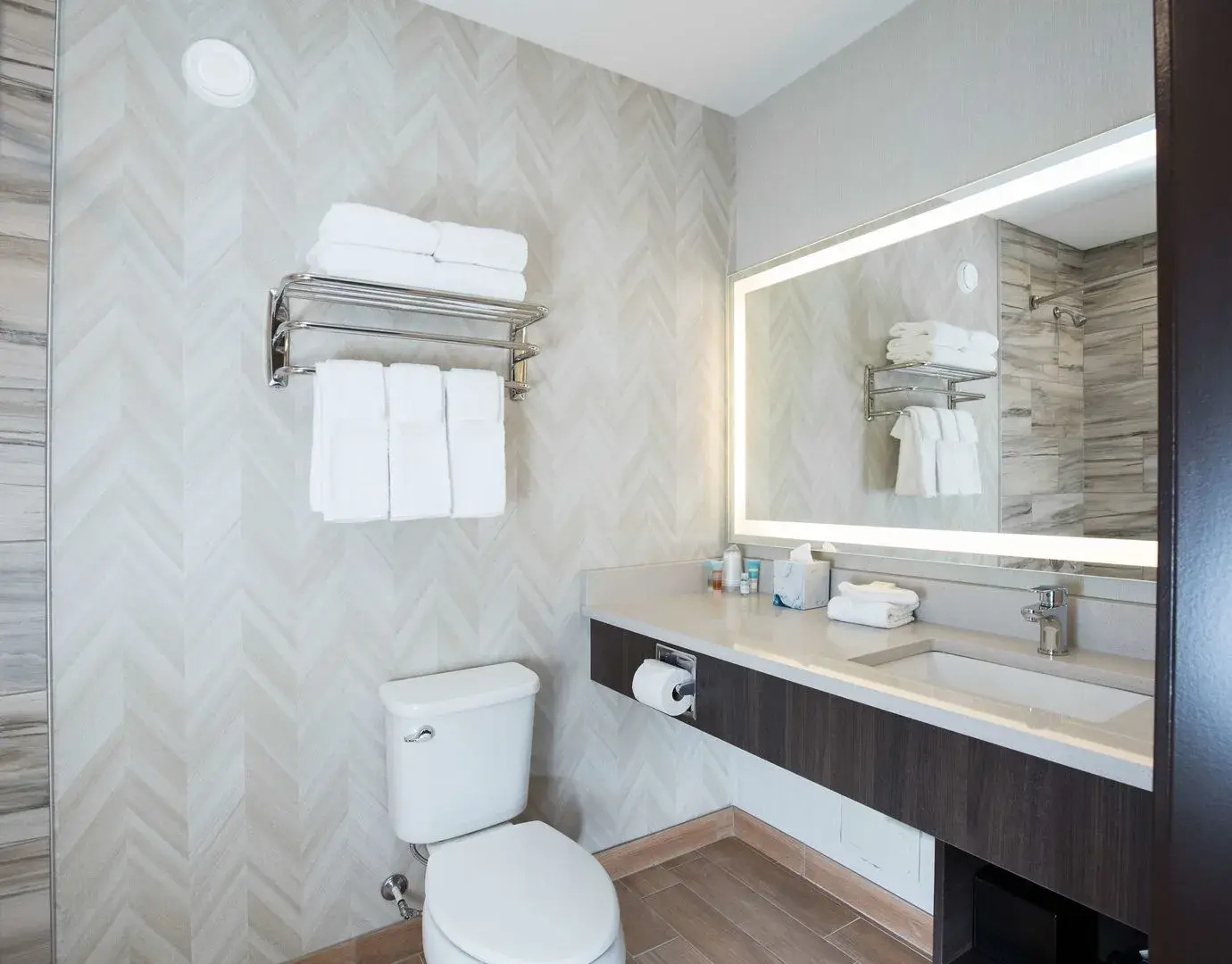 Pomeroy Inn & Suites Prince George