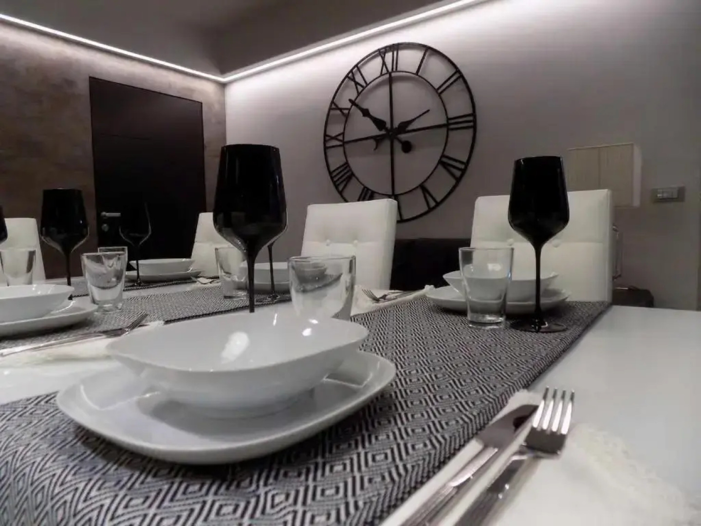 Hs4U The Chic Luxury apartment