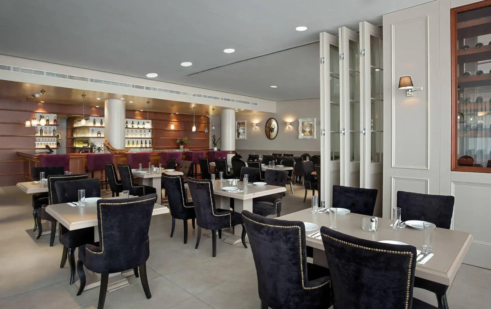 Island Luxurious Suites Hotel