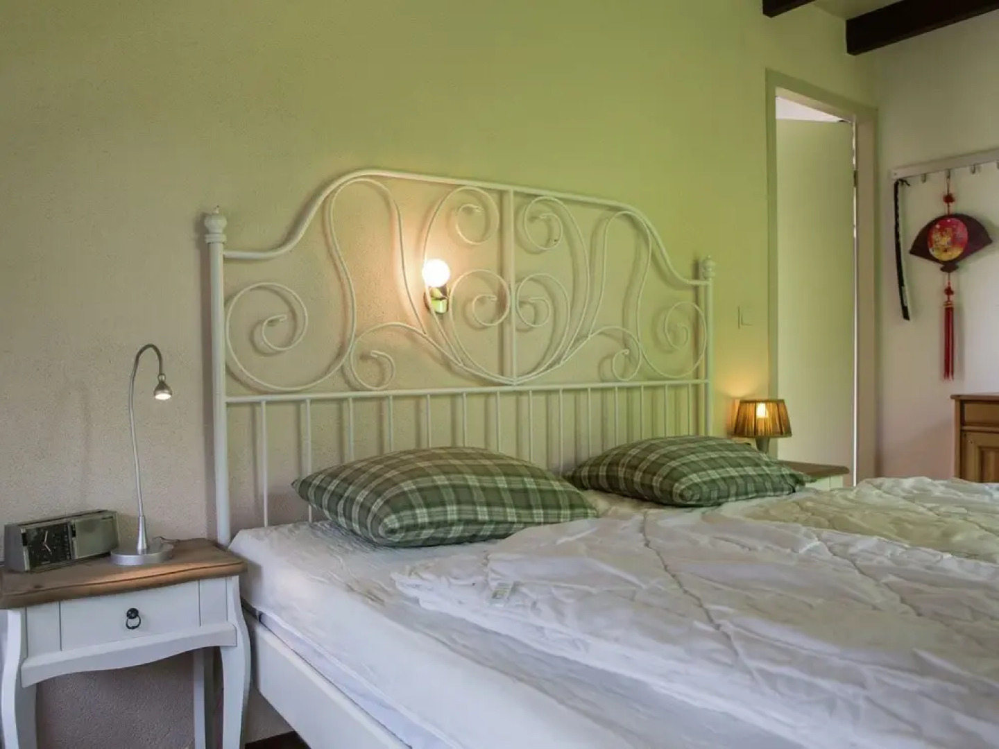 Peaceful Holiday Home in South Holland by the Lake