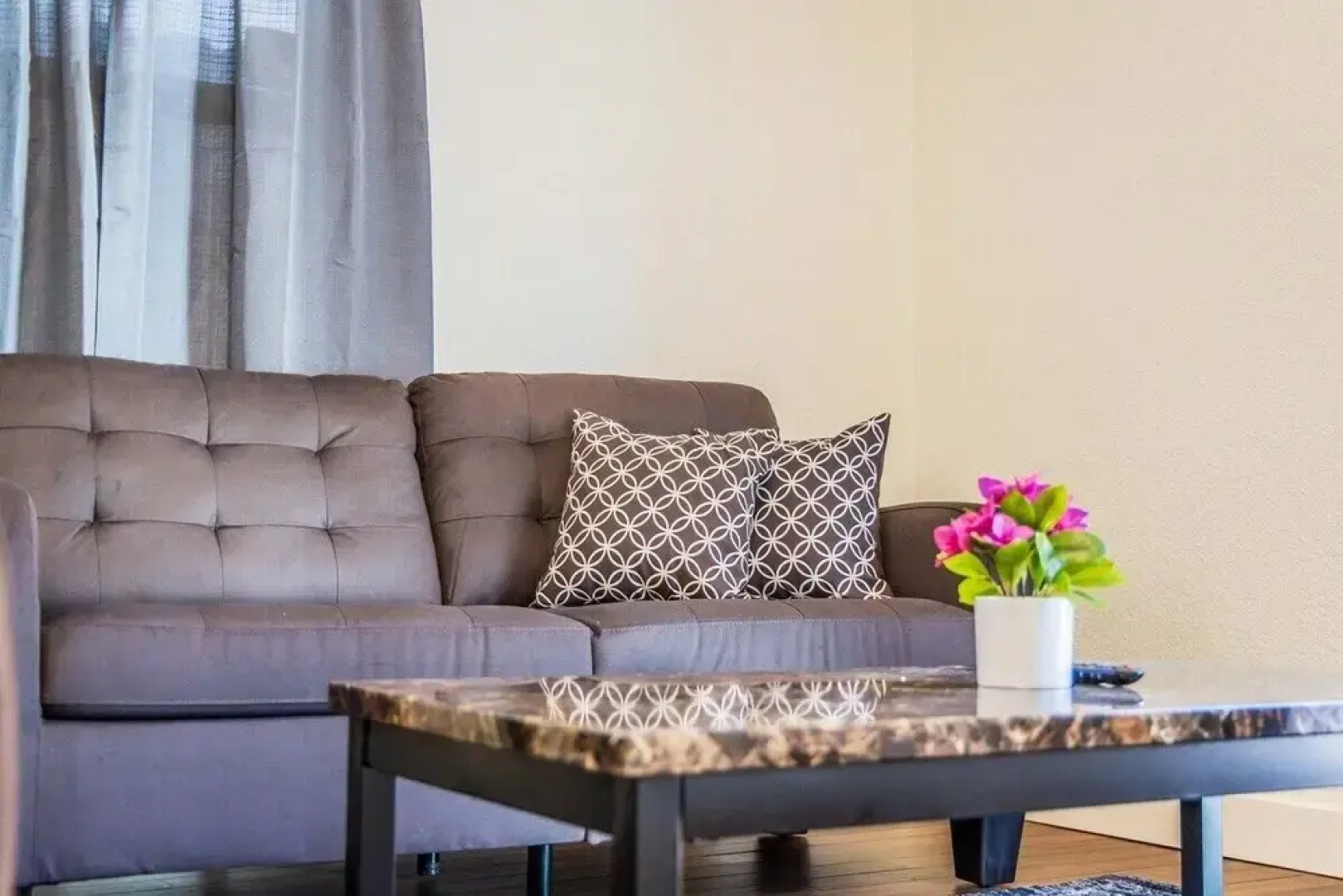 Cozy Oakland 2 Bedroom w/ Backyard