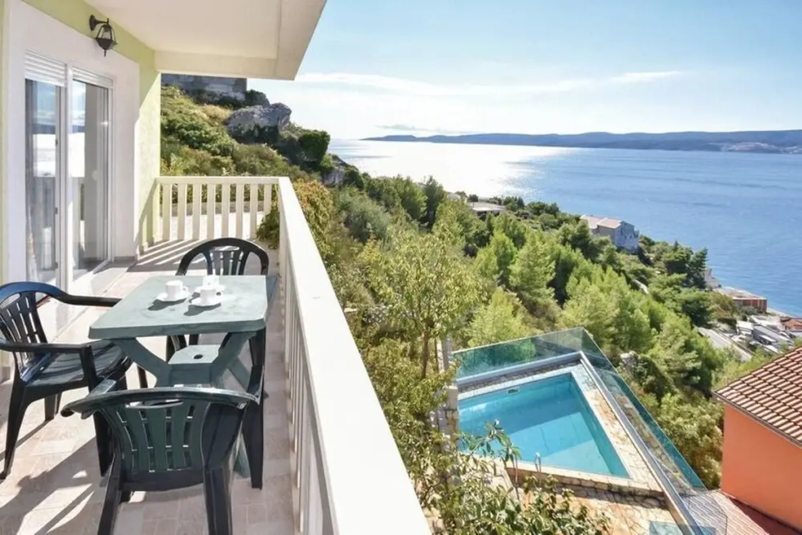 Emilie's House And Apartment