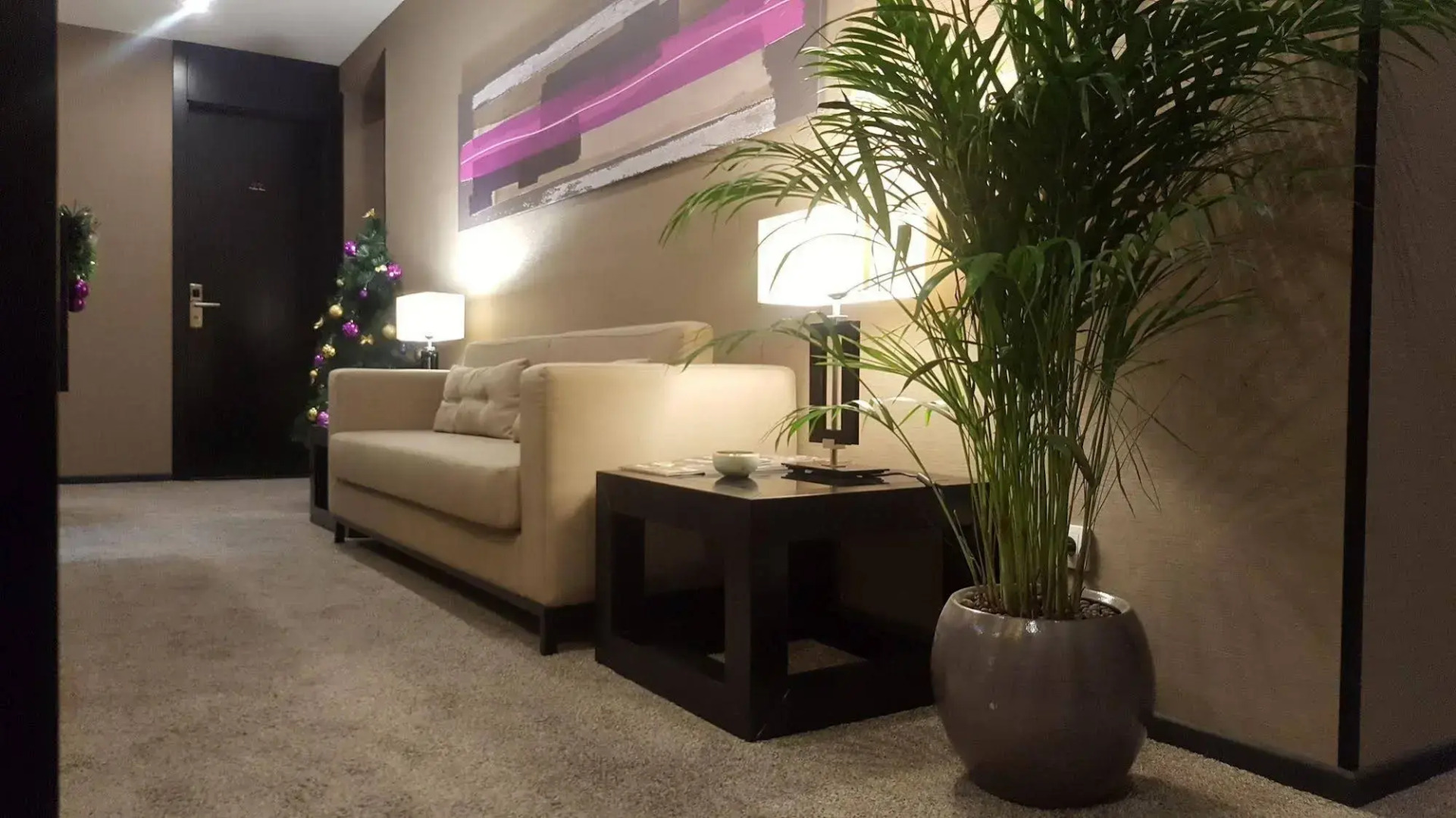 Dominic & Smart Luxury Suites Republic Square