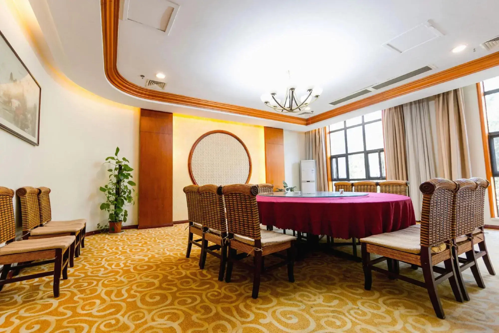 Jiayushan Lake Hot Spring Resort Hotel