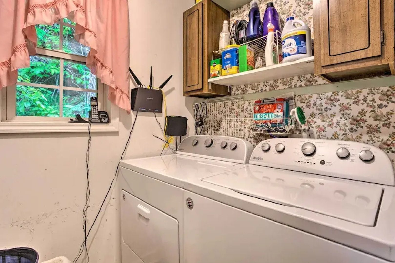 Bring a Pet: Cozy Burnsville Cottage w/ Fire Pit!