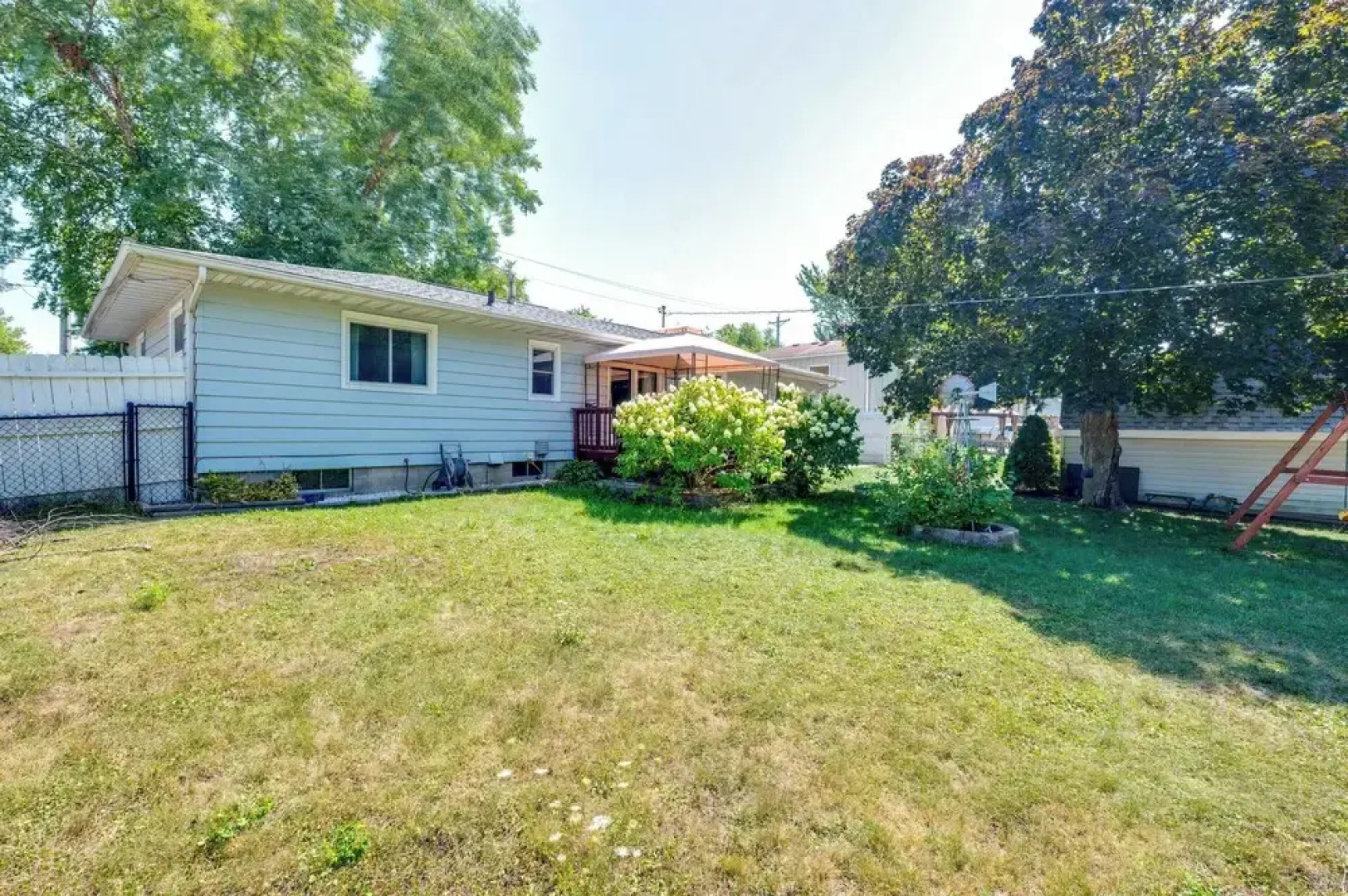 Pet-friendly Waterloo Abode w/ Deck!